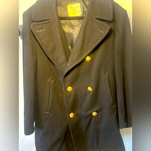 US Military Men's Enlisted Peacoat Wool Overcoat, Size: 40R Color: Black